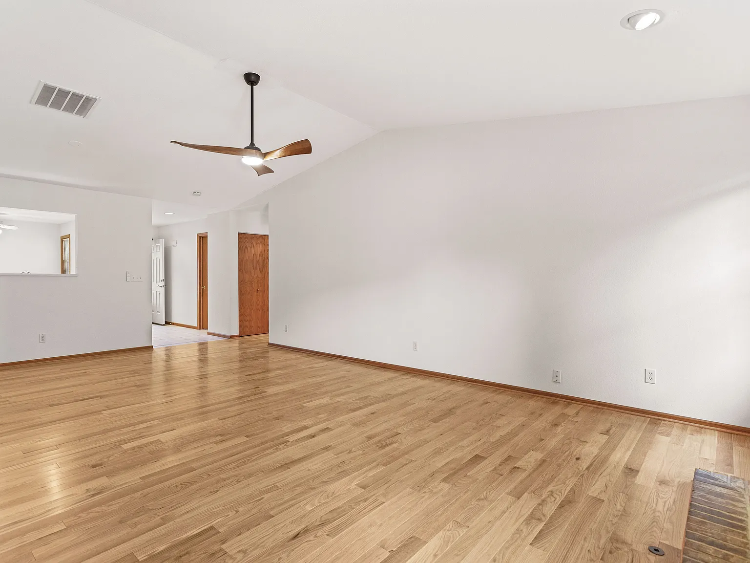 3 bed, 1545 sqft, $2,250 — Photo 4