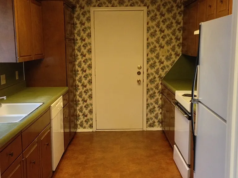 5801 Roxanne Dr — Photo 2