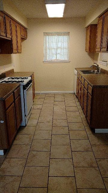 2nd image of 1911 Clover Ln