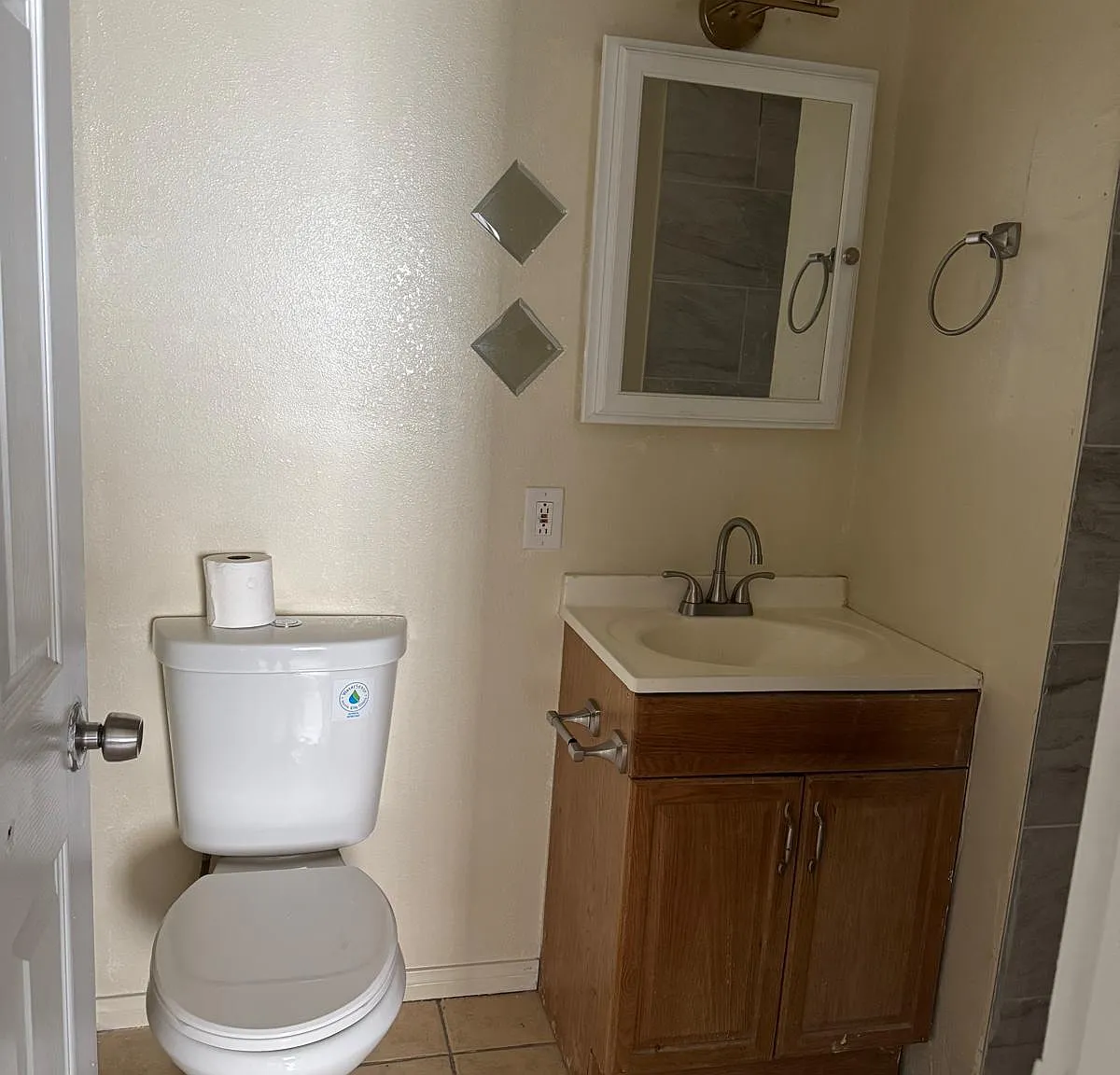 2 bed, 912 sqft, $1,000 — Photo 3