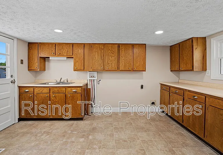 1607 Montgomery Ave — Photo 14