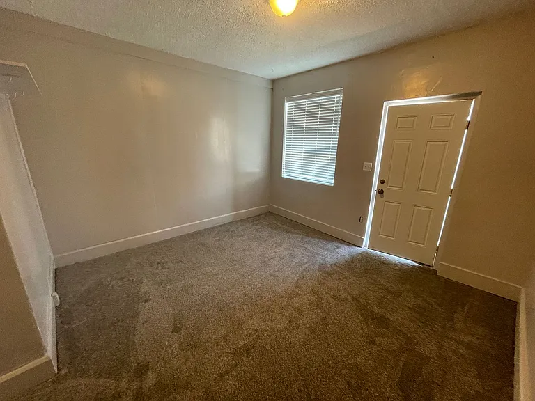 520 N Dexter St — Photo 2