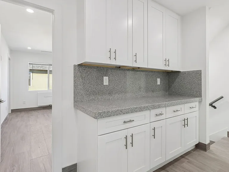738 S Orange Ave — Photo 12