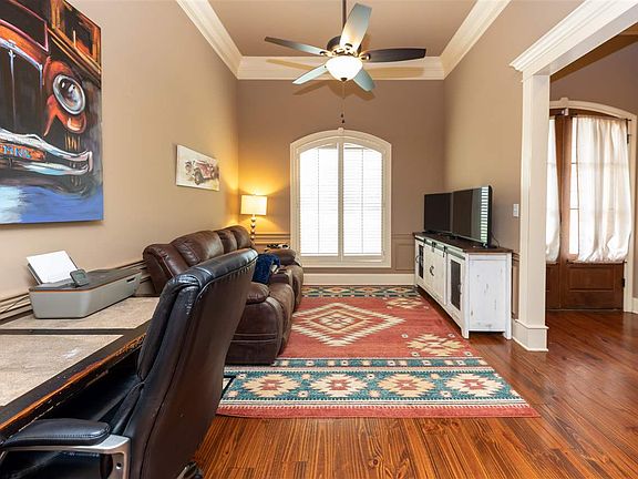 5th image of 121 Bear Creek Cir