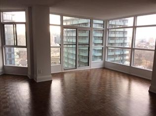 55 Charles St W, Toronto, ON M5S 2W9