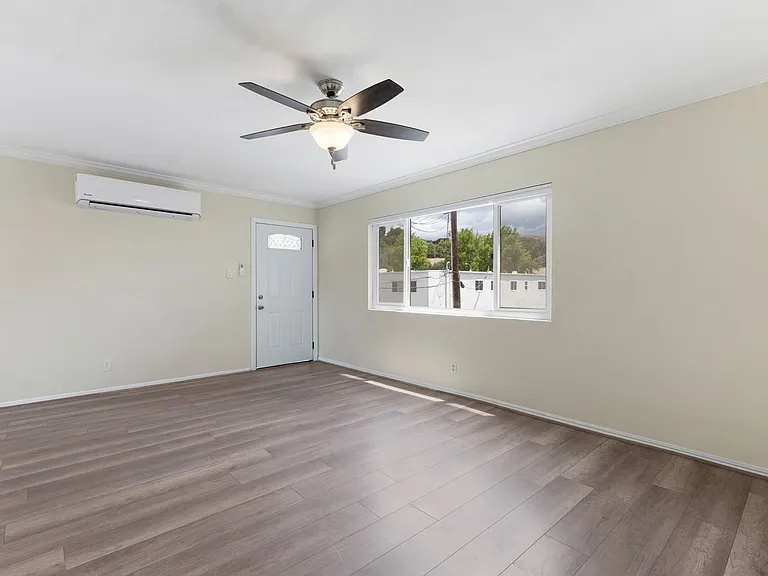 1690 E Hillcrest Dr — Photo 19