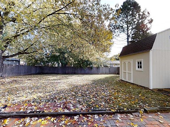 3rd image of 201 Greenlee Dr