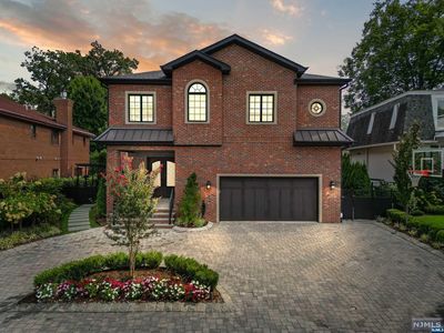 1086 Dearborn Rd, Fort Lee, NJ, 07024
