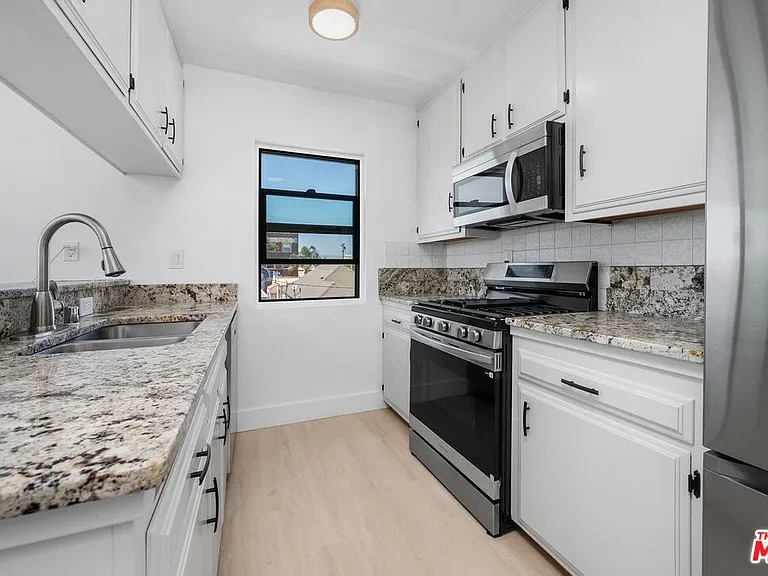 19 Sunset Ave #3 — Photo 8