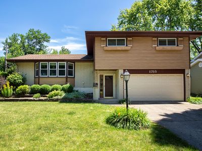 1715 Executive Ln, Glenview, IL, 60026
