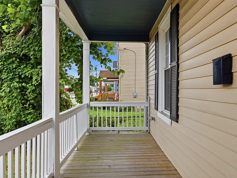 1006 W Washington St — Photo 2