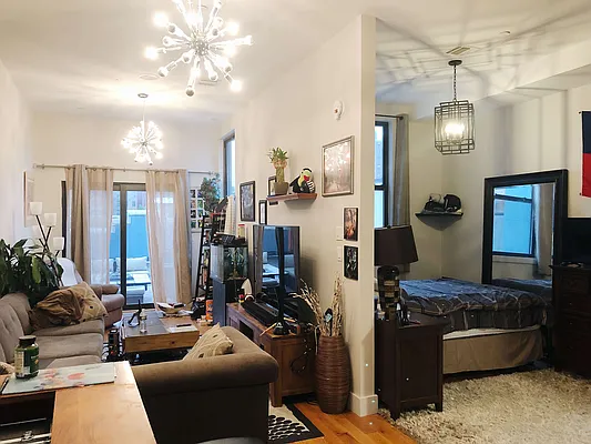 Rented by Manhattan Management LLC | media 2