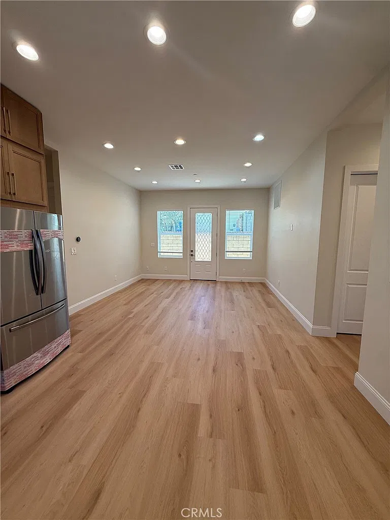 3 bed, 1180 sqft, $3,395 — Photo 4