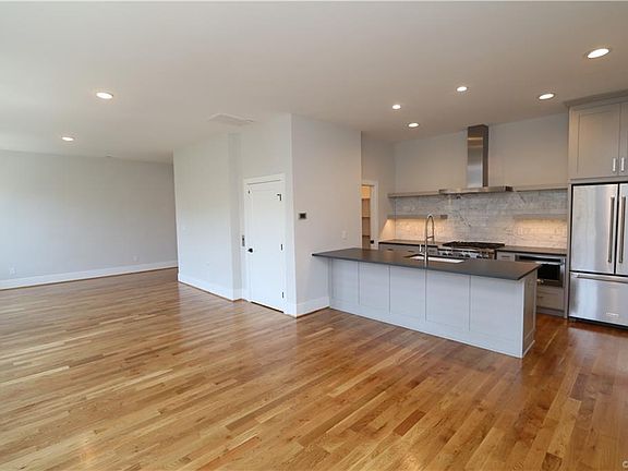 3rd image of 712 N Colonial Ave