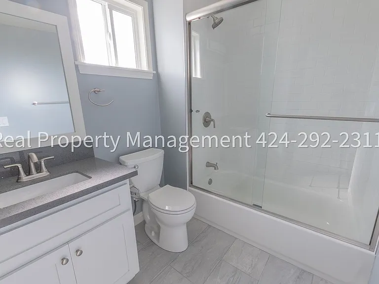 1352 E 23rd Street — Photo 44