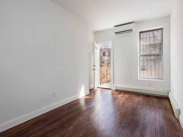 712 Lexington Avenue image 4 of 9