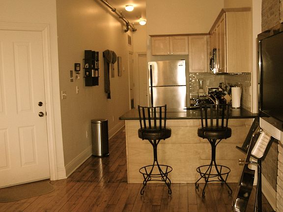 Kitchen and breakfast bar