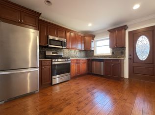 (Undisclosed Address), Lindenhurst, NY 11757
