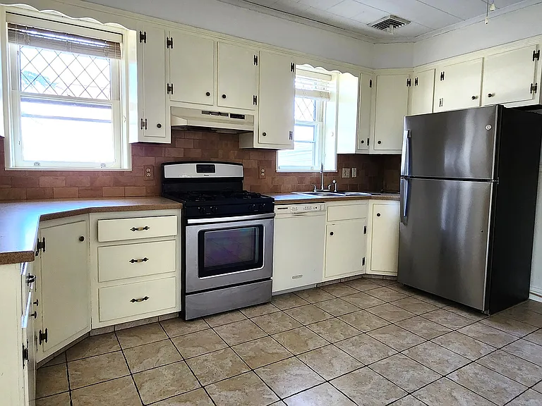 420 Warren Ave #2 — Photo 5