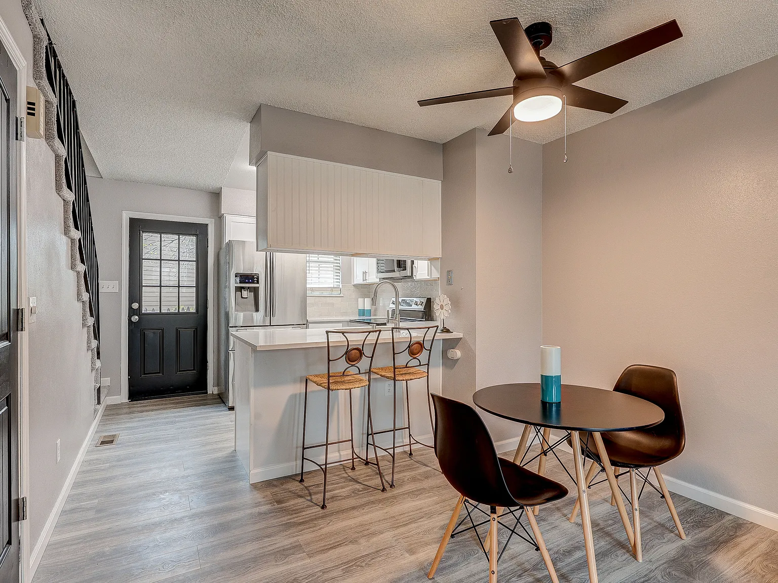 2 bed, 870 sqft, $2,100 — Photo 4