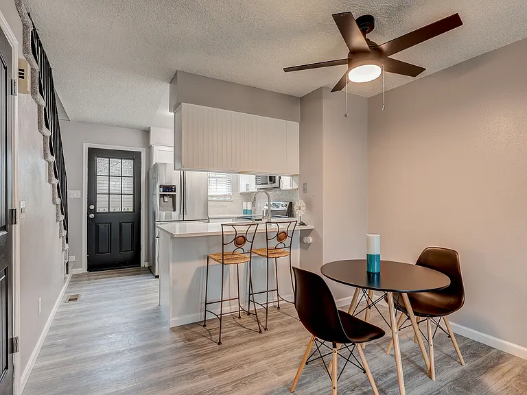 10494 W Dartmouth Ave — Photo 4