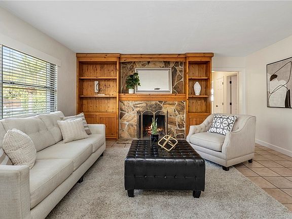 3rd image of 1320 Miracle Ln