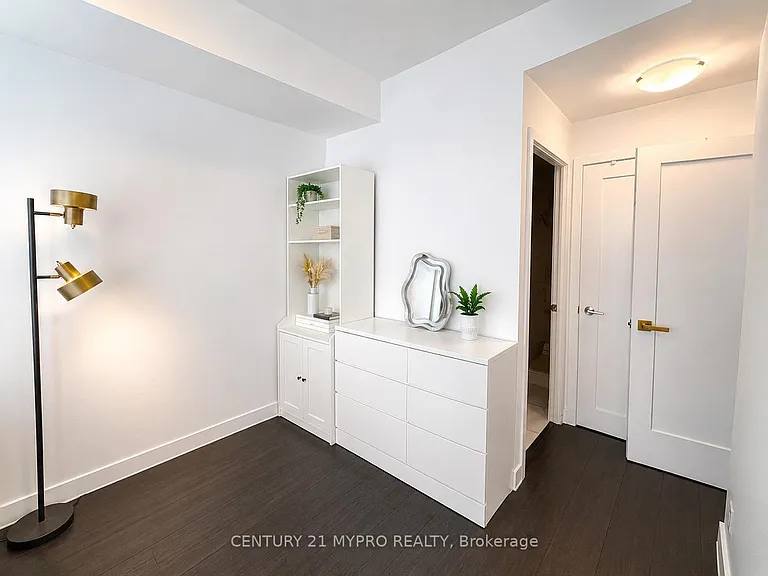 95 Oneida Cres #611 — Photo 5