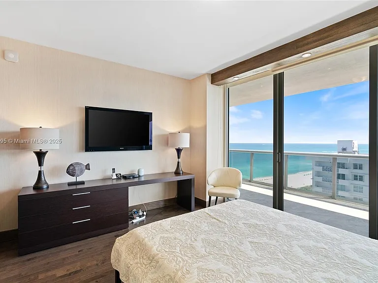5875 Collins Ave #1902 — Photo 36