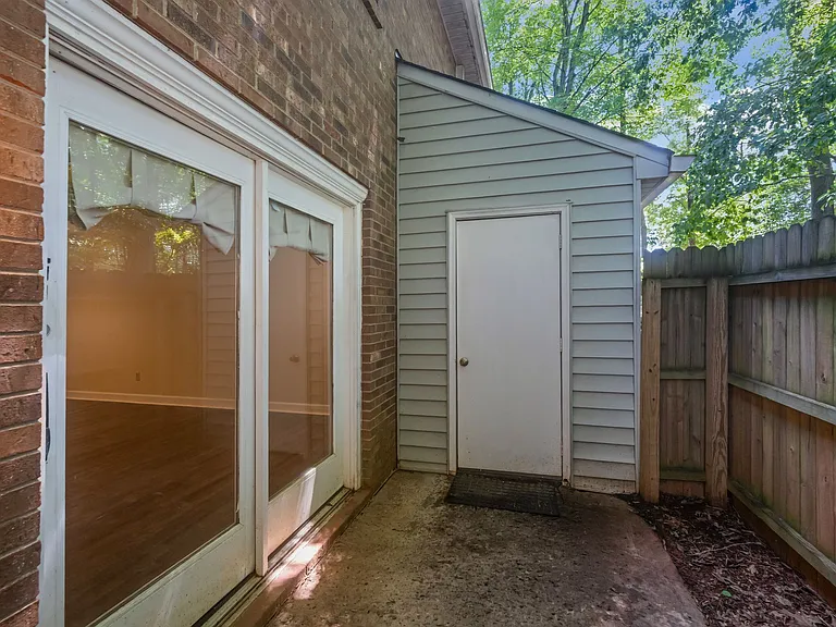 5918 King Charles Ct — Photo 35