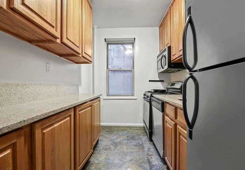 1st image of 322 E 63rd St #4L