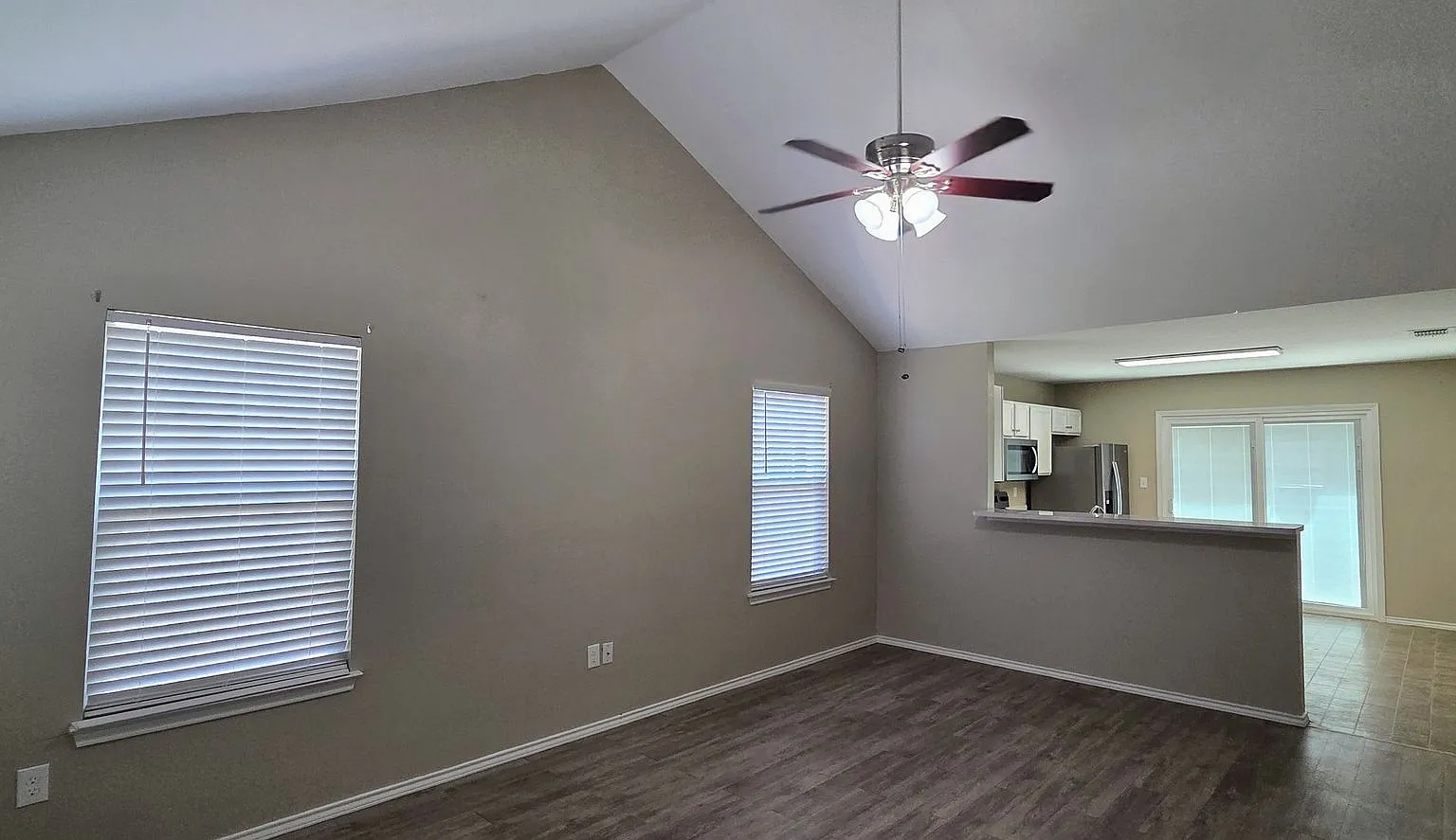 New Braunfels 2 Bedroom 2 Bath less than 1 mile from Landa Park! — Photo 4
