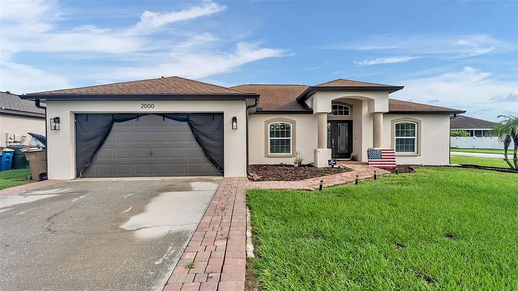 4 bed, 2.0 bath, 1880 sqft, $2,600 — Photo 1