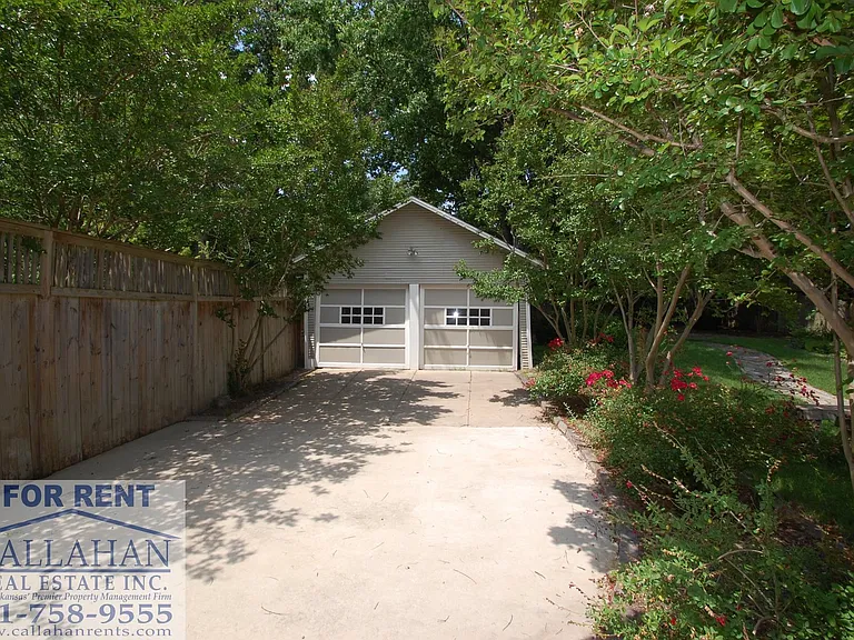 917 Skyline Dr — Photo 13