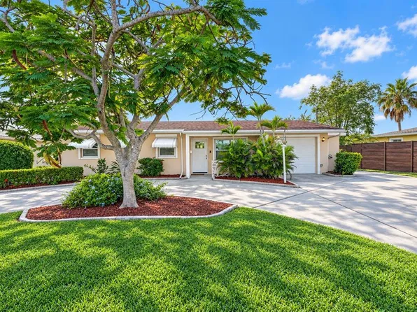 9398 SUN ISLE DRIVE NE, ST PETERSBURG, FL 33702