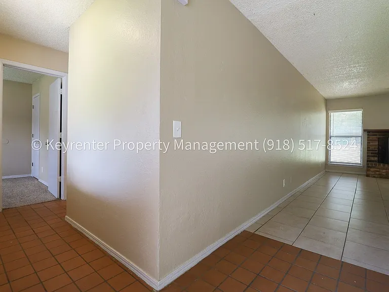 4902 S Gum Ave — Photo 46