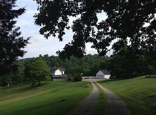 3593 Loomis Ridge Rd, Parkersburg, WV 26104