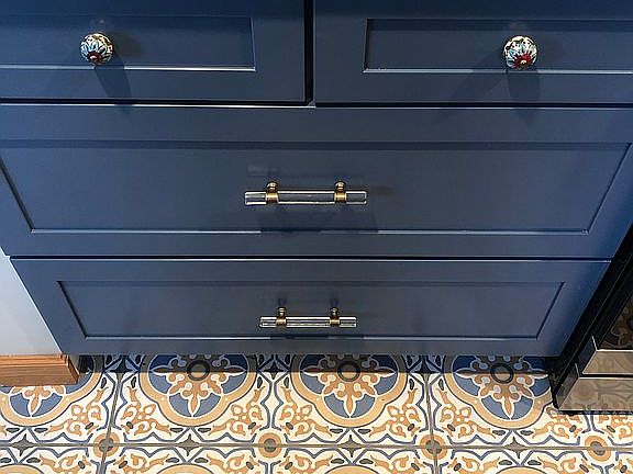Blue kitchen cabinets 