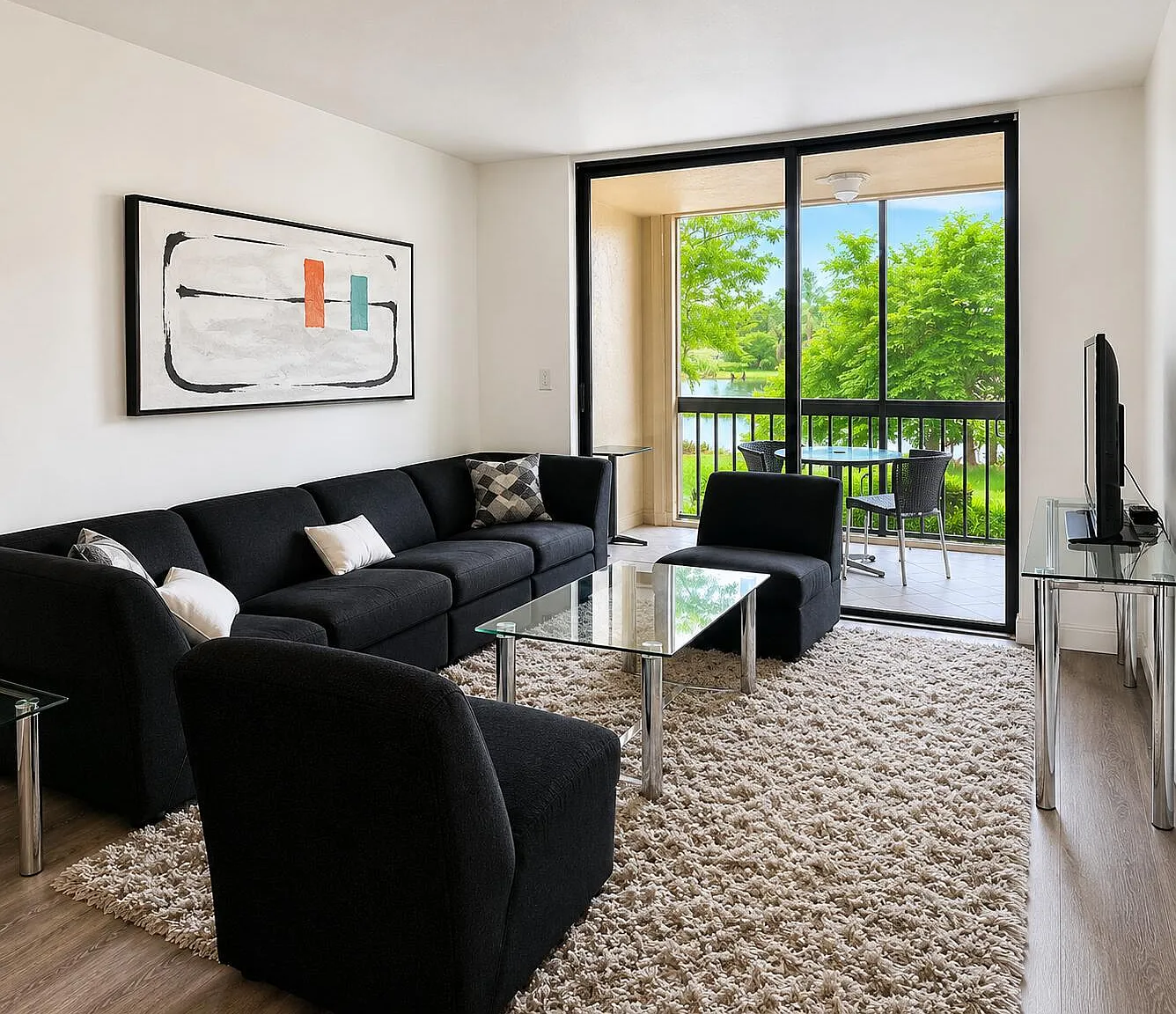 1 bed, 1.0 bath, 724 sqft, $2,000 — Photo 1