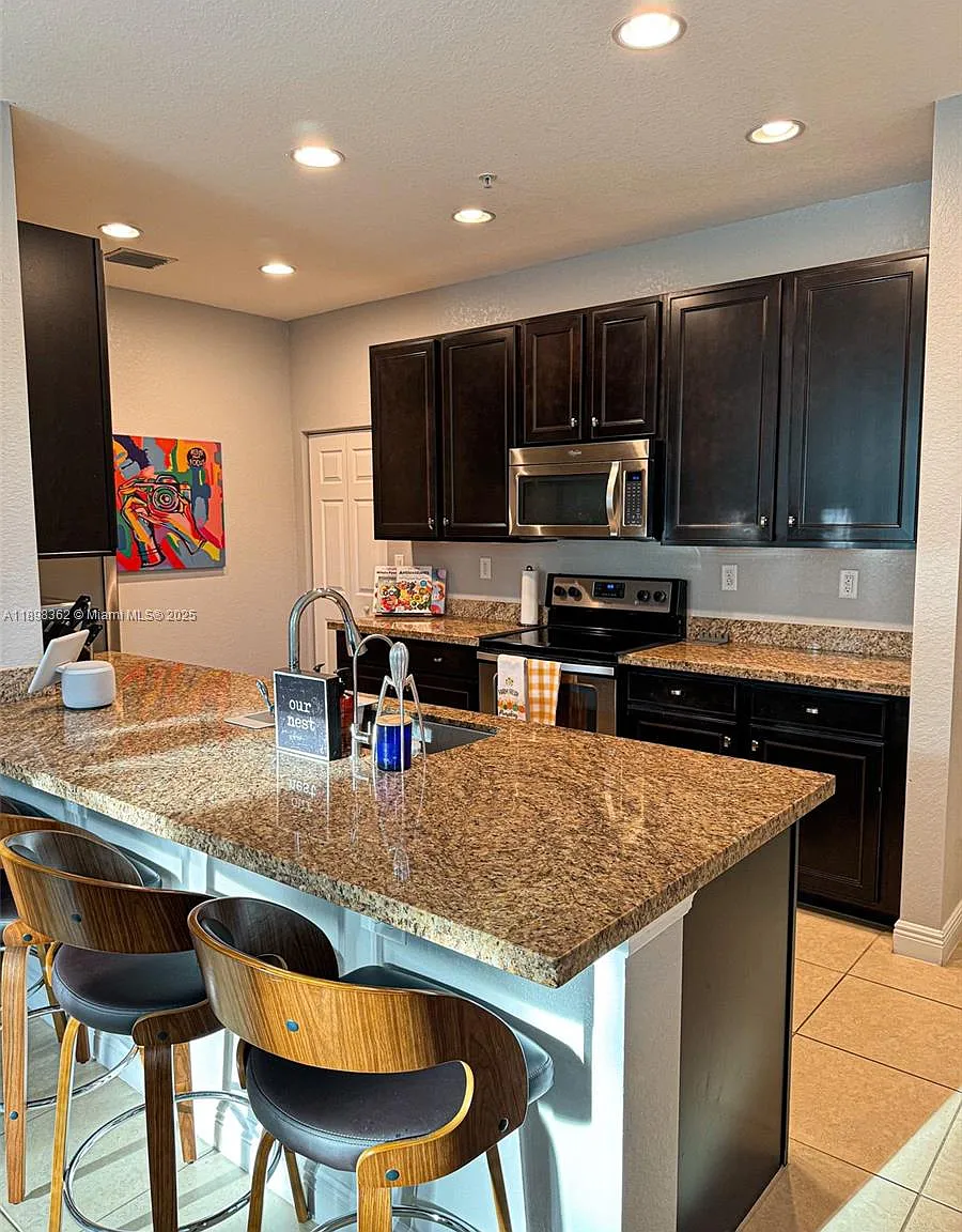 3 bed, 3.5 bath, 1745 sqft, $3,250 — Photo 2