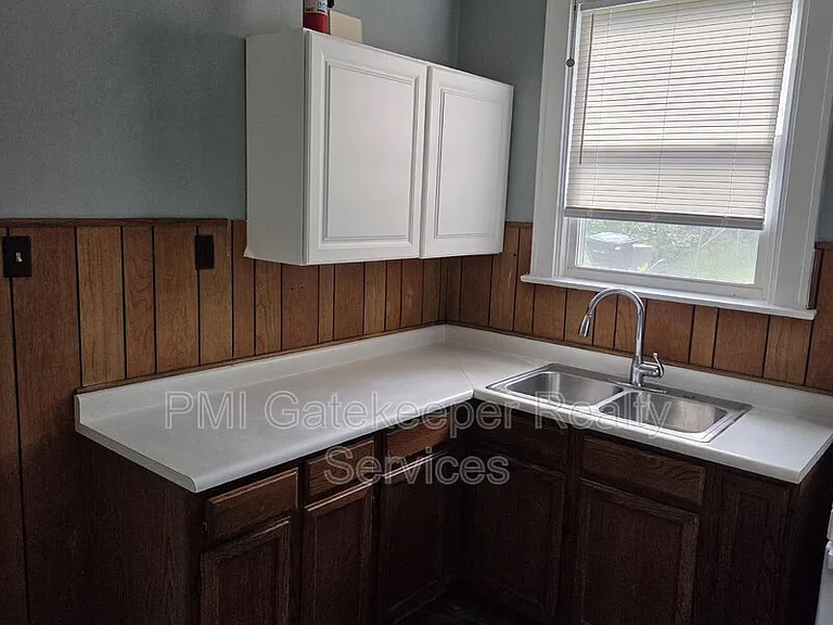 4370 Saint Lawrence Ave #1 — Photo 15