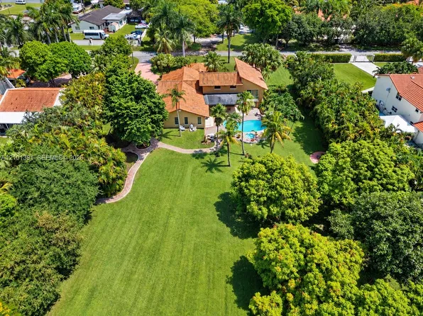 10010 NW 135th St, Hialeah Gardens, FL 33018
