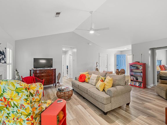 5th image of 111 Yaupon Court
