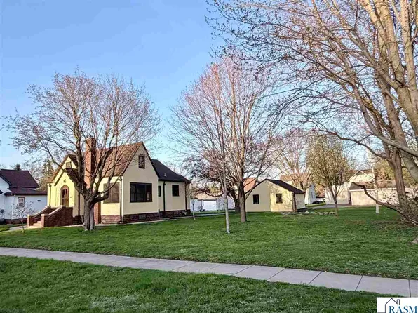 718 6th St N, Saint James, MN 56081