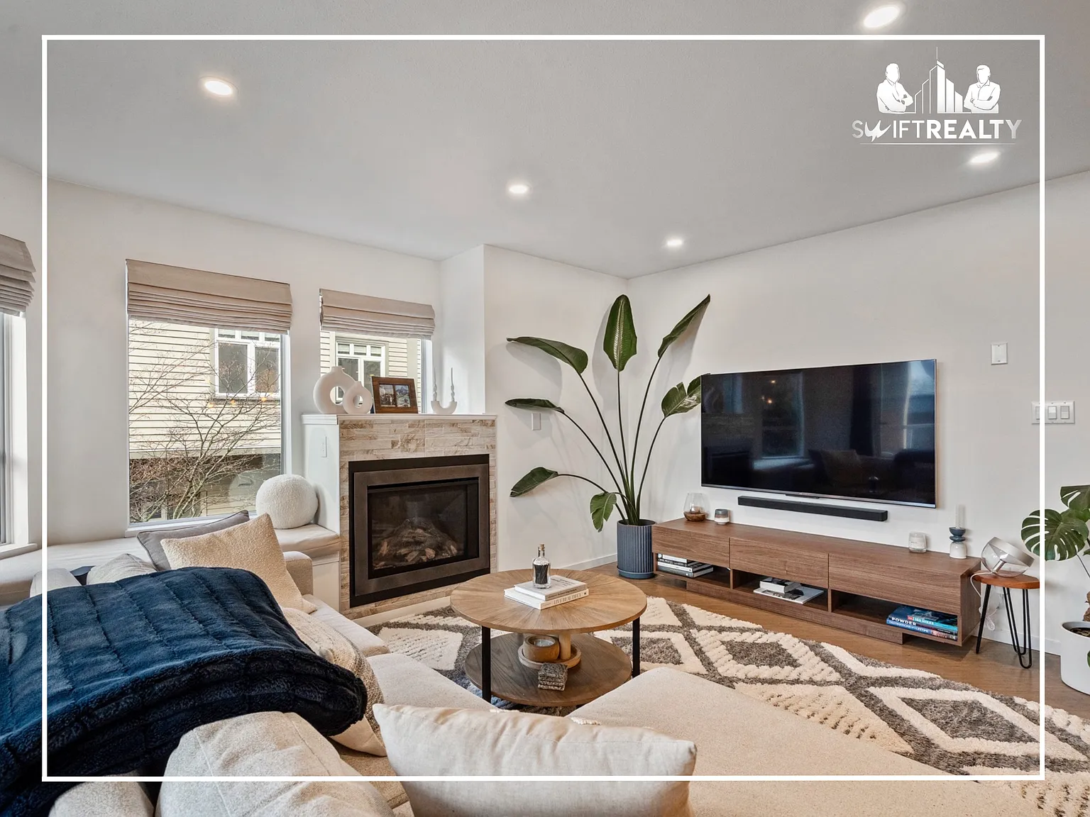 Furnished 2 Bed + Den 1 Bath unit in Harbour Gate, North Vancouver! — Photo 4