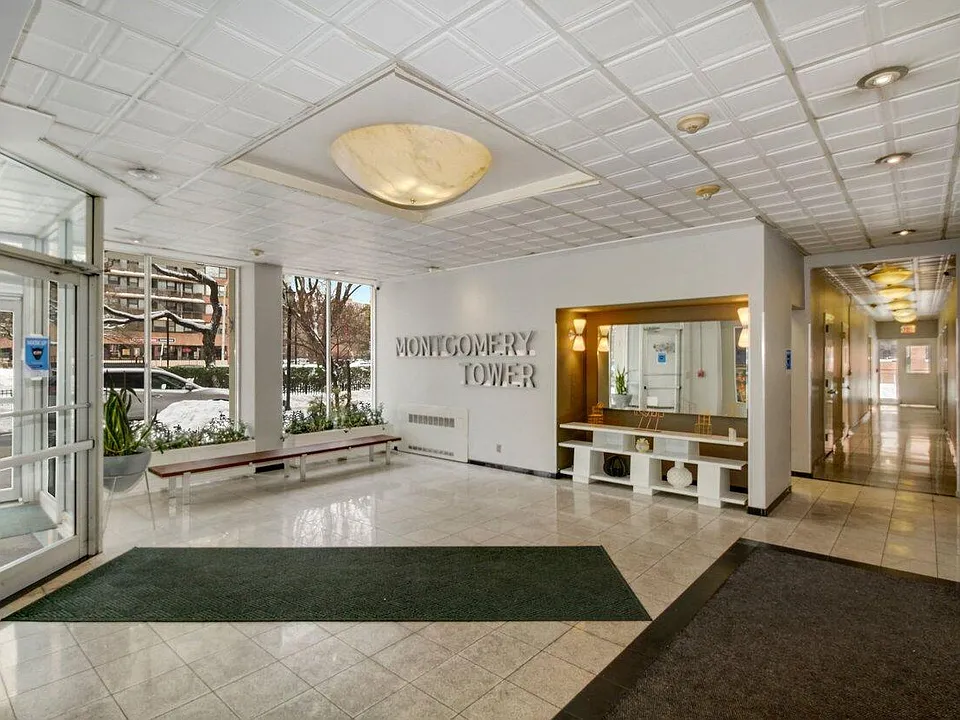 135 Montgomery St #2E
