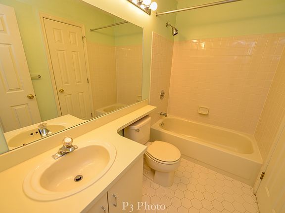 5th image of 1885 Mansfield St
