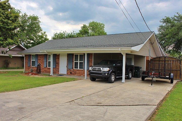 1st image of 119 Honeysuckle Dr