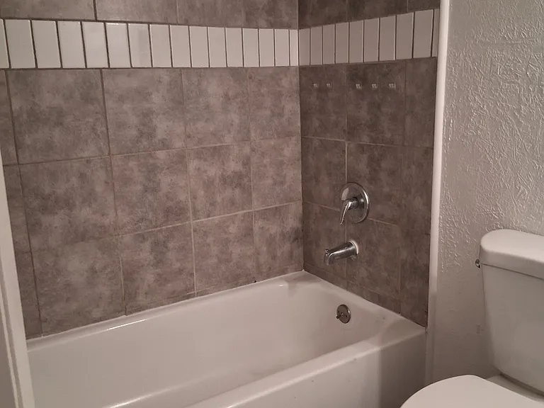 2704-2706 Benton Blvd #2S — Photo 5