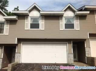 960 Edgewood Dr, Chaska, MN 55318