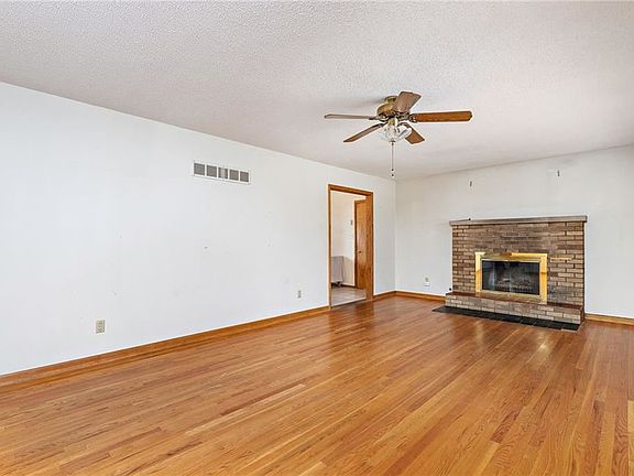 4th image of 1522 N 81st St